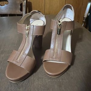 Michael Kors Womens Berkley Luggage Vacheta Sandals leather Size 9